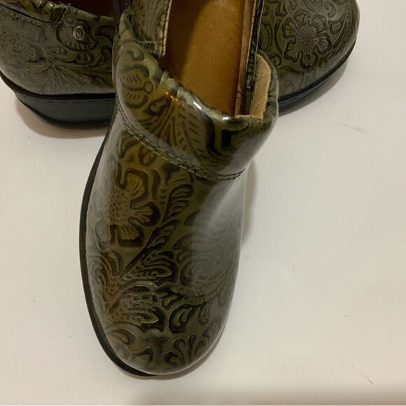 Women’s Nurture Embossed Tooled Brown/Bronze Heel wedge Size 6M - Picture 9 of 10